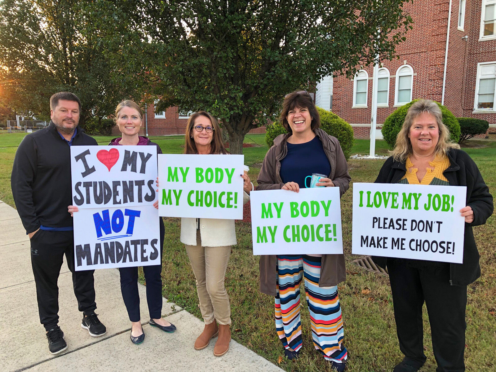 Vaccine mandate protest at LB
